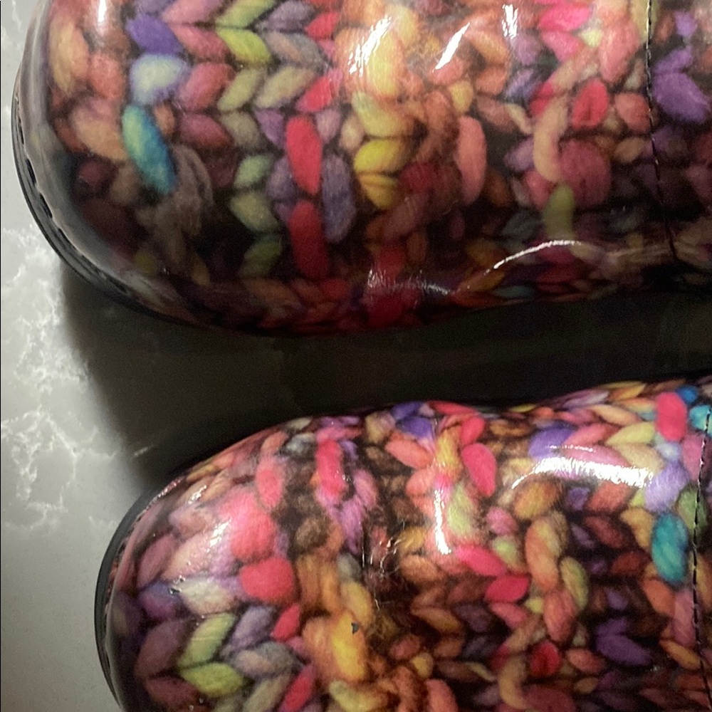 Colorful Knit Pattern Clogs - Picture 5 of 5